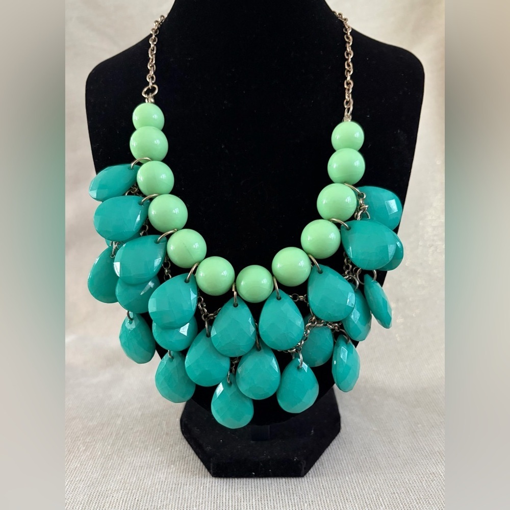 Elegant Green Statement Necklace